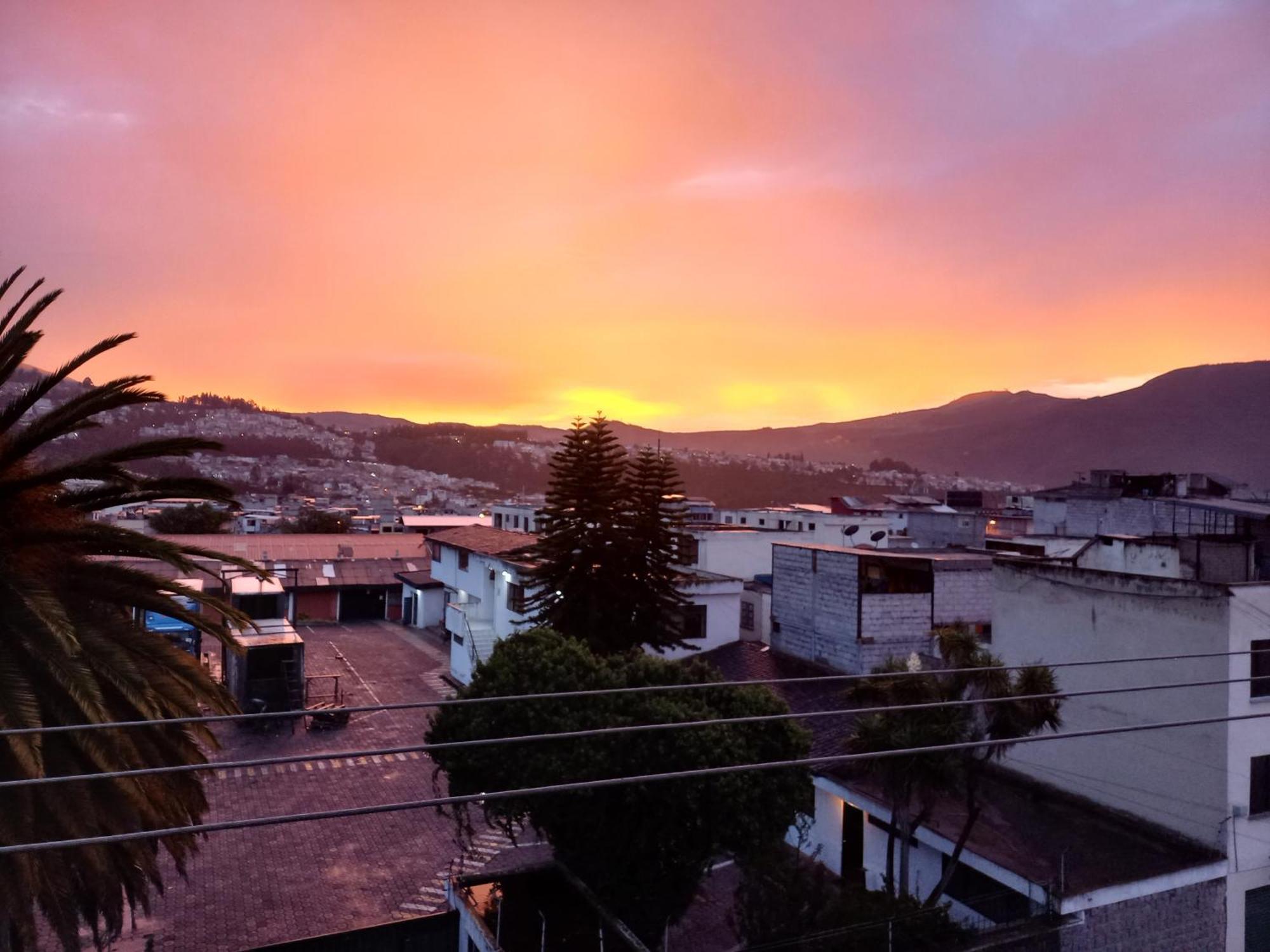 El Vergel Norte Кито Экстерьер фото